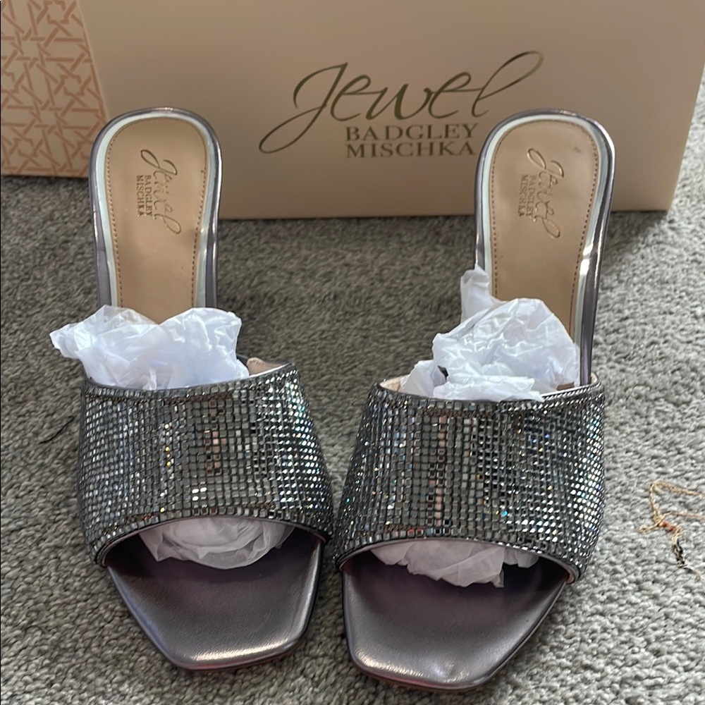 Jewel Badgley Mischka Silver Heels Sz 11